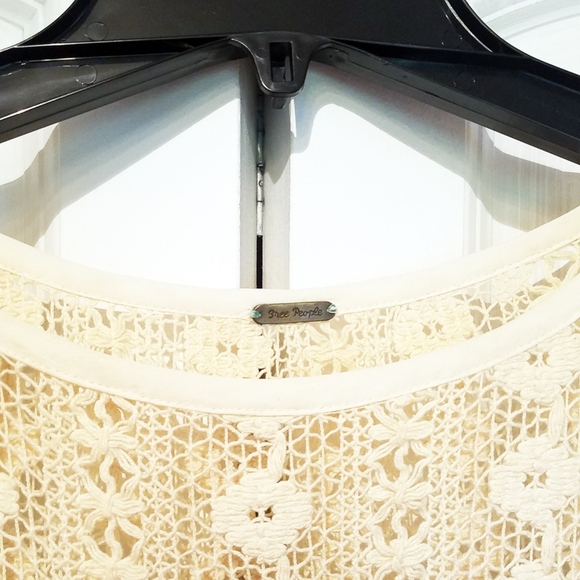 Free People ~ Floral Velvet Crop Top ~ Size Medium - Picture 2 of 2